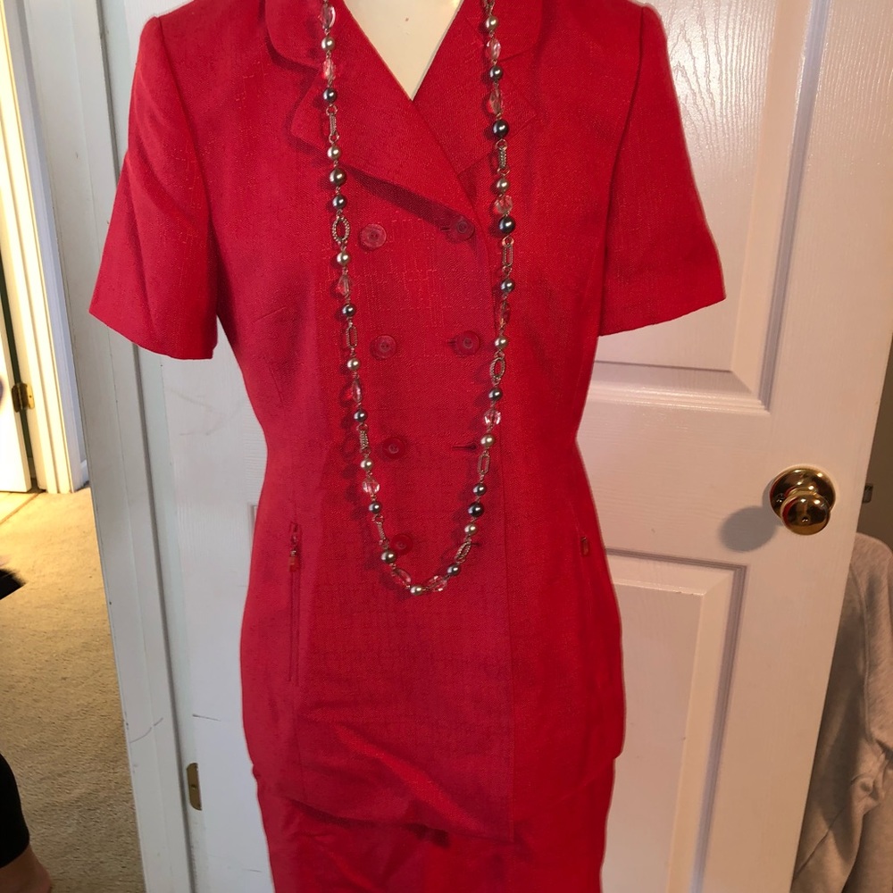 Le Suit 2 piece skirt and jacket with pockets